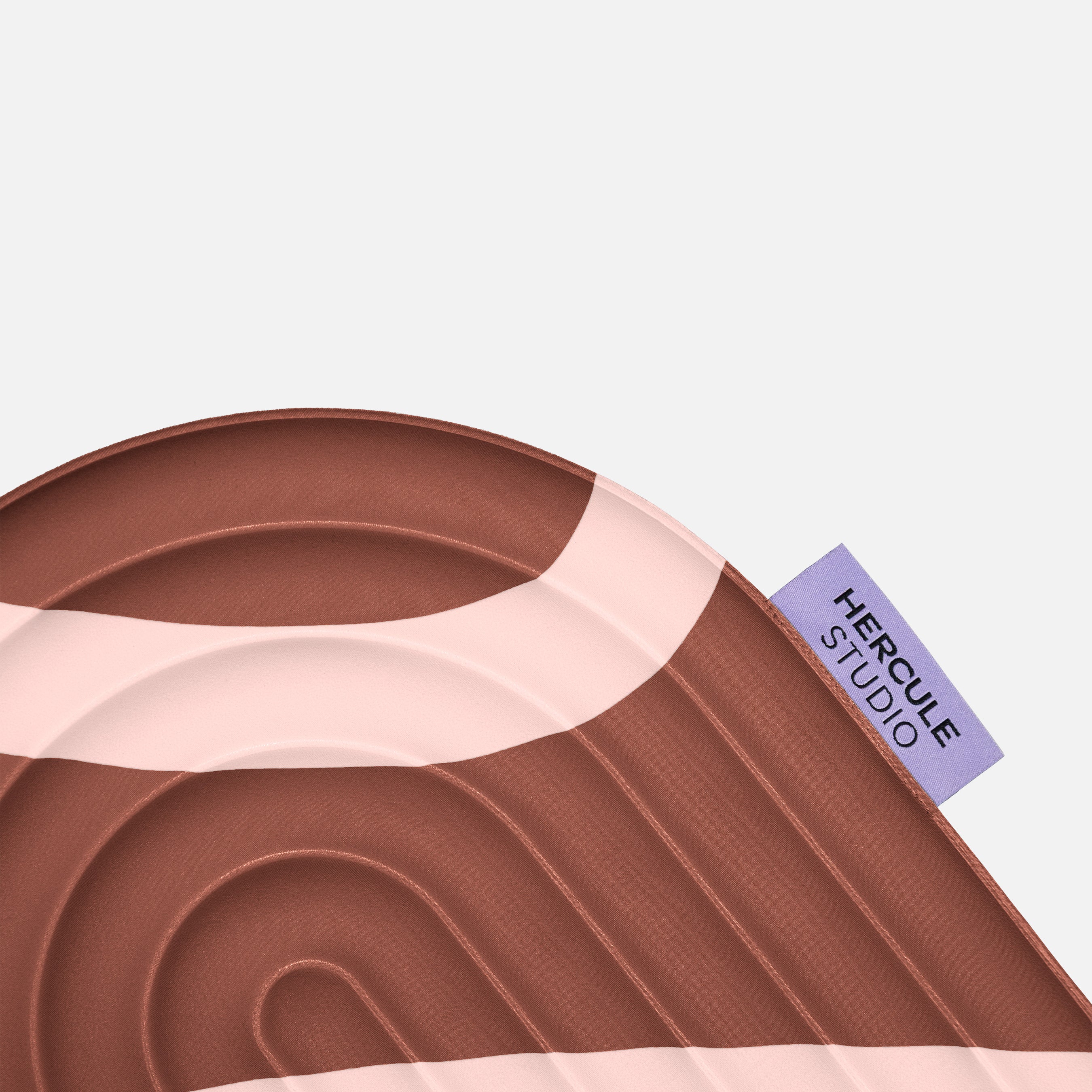 Mini tapis de sol pad de confort de la marque hercule studio modèle galé imprimé bari couleur choco packshot zoomé