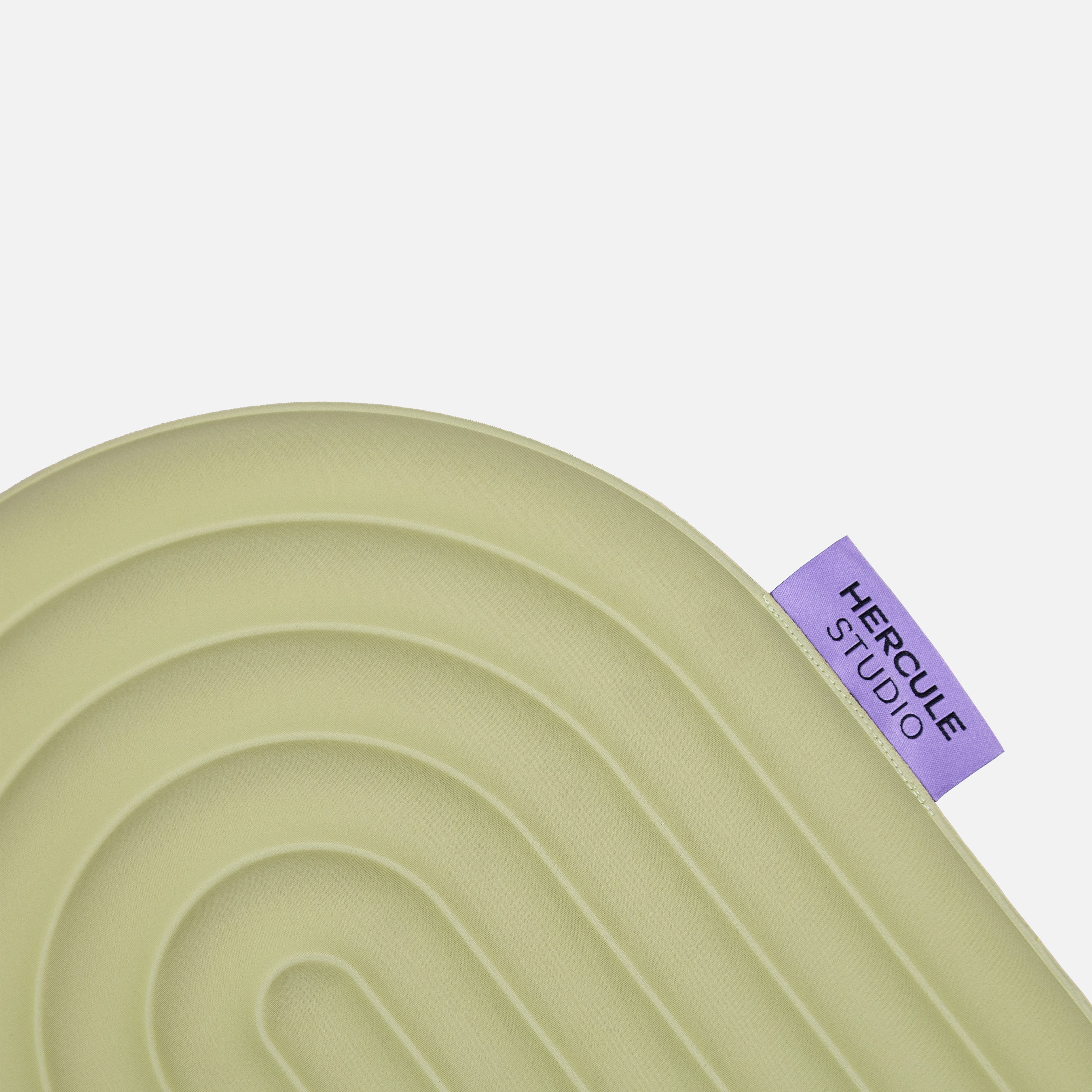 Mini tapis de sol pad de confort de la marque hercule studio modèle galé couleur pistache packshot zoomé