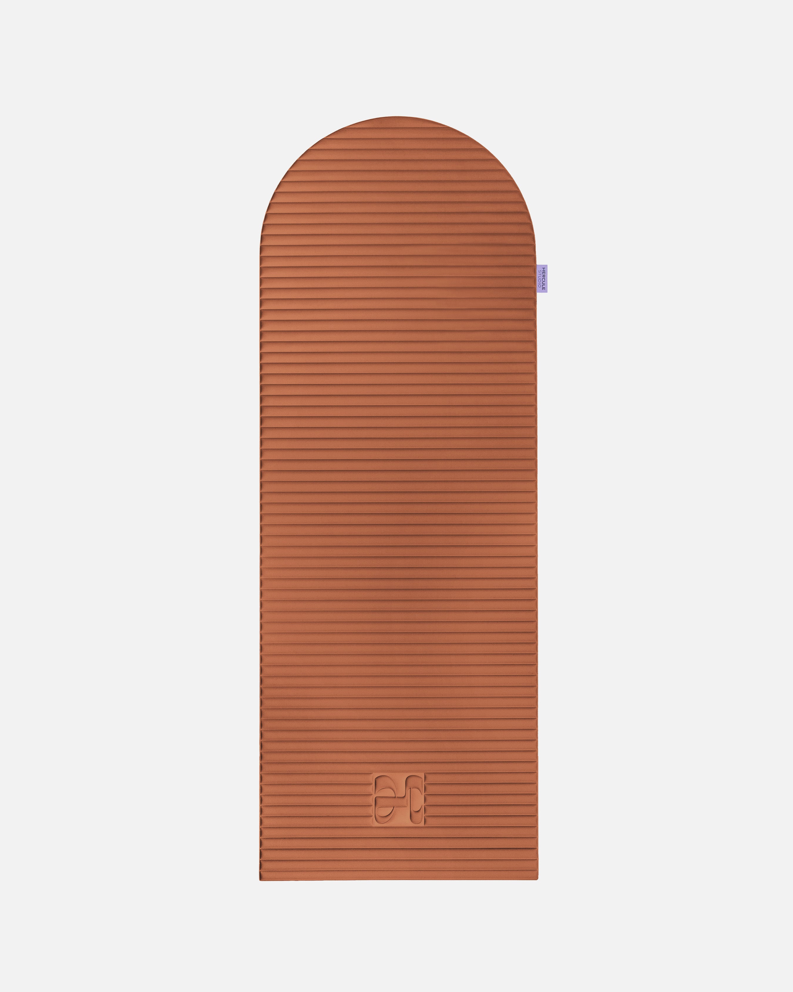 Tapis de sol pour le fitness le yoga et le pilates de la marque hercule studio modèle archy couleur terre cuite packshot déplié