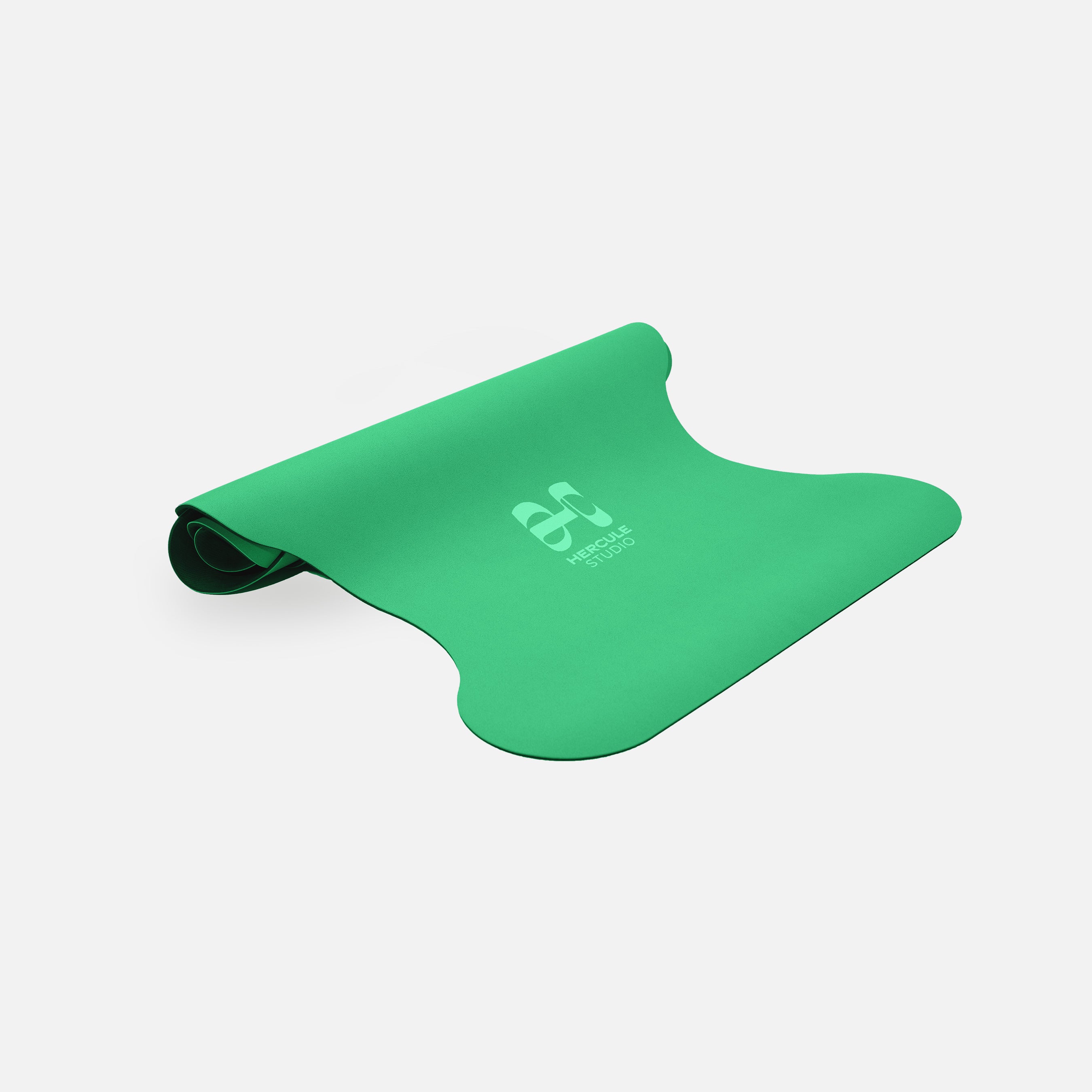 Tapis de sol pour le yoga de la marque hercule studio modèle mar couleur golf green packshot semi roulé