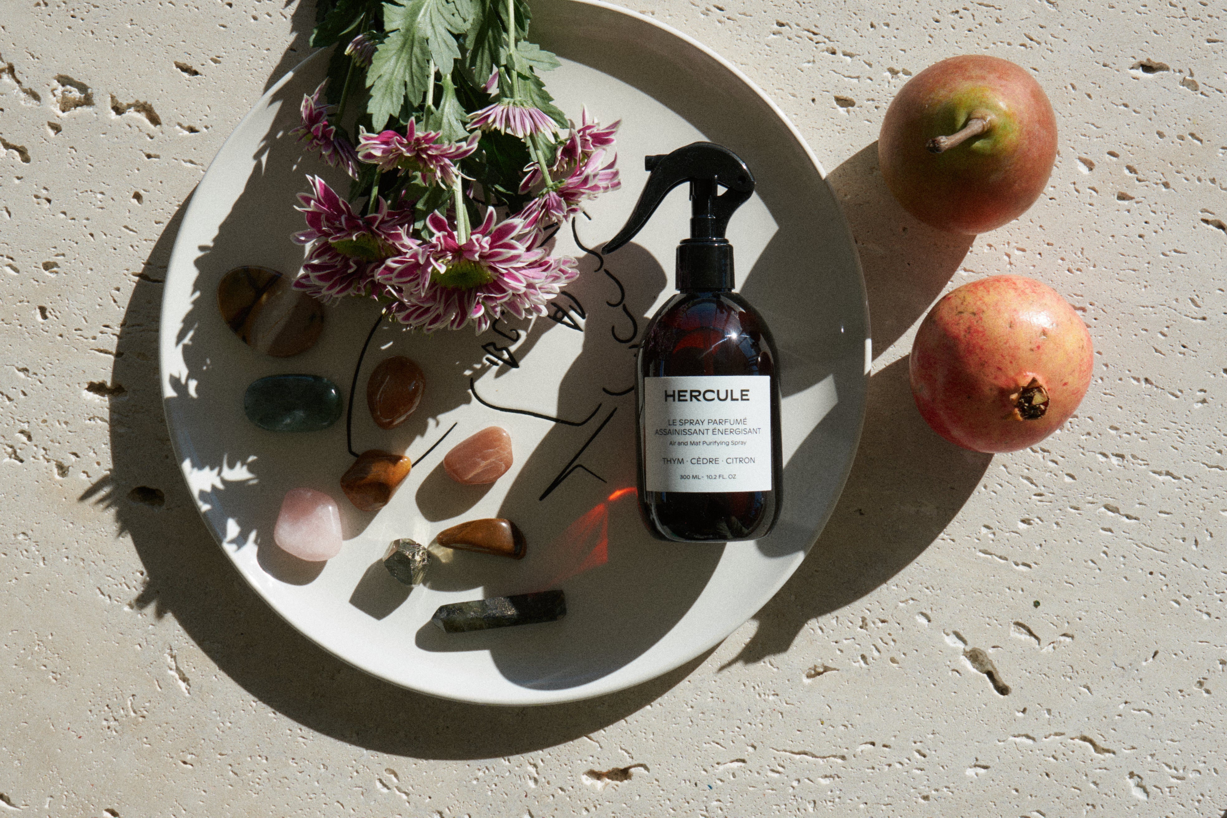 Scented spray for sports mats from Hercule Studio, surrounded by pears that herald autumn, aesthetically pleasing for the cold season to maintain mental and physical health.  