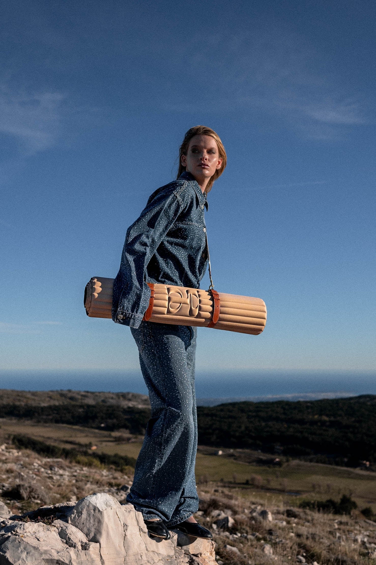Découvrez la couleur de l’année, une teinte inspirante qui marque les tendances en mode et en design.