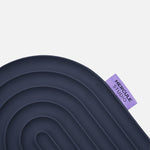 Close-up on the Hercule Studio Galé mini mat purple label – navy blue 3-in-1 pad, ergonomic support for knees, elbows, glutes, durable design made in France