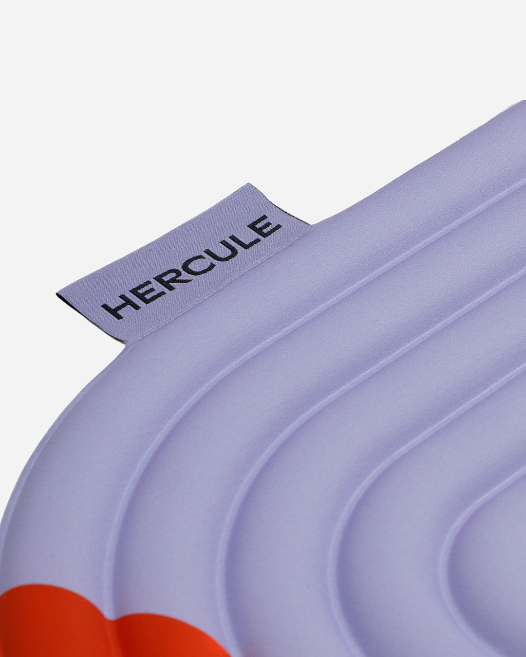Mini tapis de sol pad de confort de la marque hercule studio modèle galé couleur axel rouge orangé packshot zoom étiquette