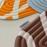Mini tapis de sol pad de confort de la marque hercule studio modèle galé couleur axel bari orange pop photo lifestyle