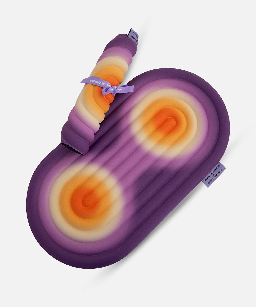 Mini tapis Galé Hercule Studio déplié – édition limitée Fall en collaboration avec Univers Uchronia – fond violet avec 2 ronds oranges – pad de confort 3‑en‑1 nomade, ergonomique pour genoux, coudes, fessiers, compatible Pilates/Reformer, design français durable