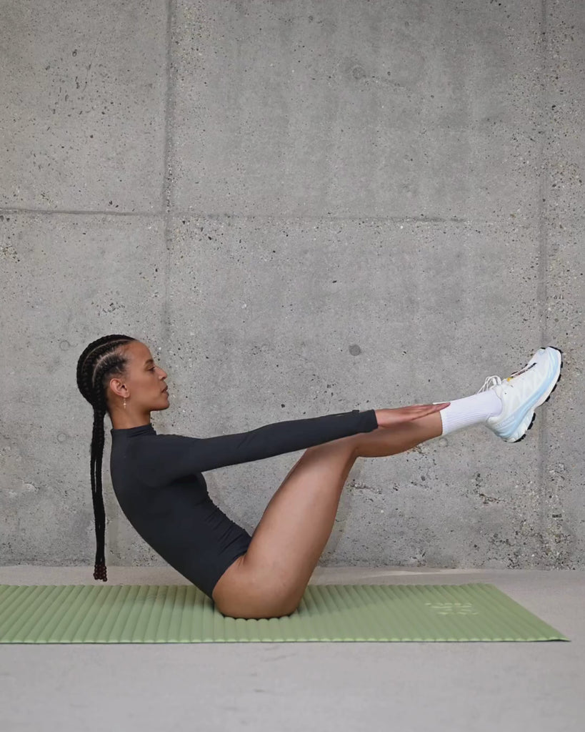 Entraînement au sol avec tapis de sport Hercule Studio Archy pistache, couleur tendance pour fitness et étirements