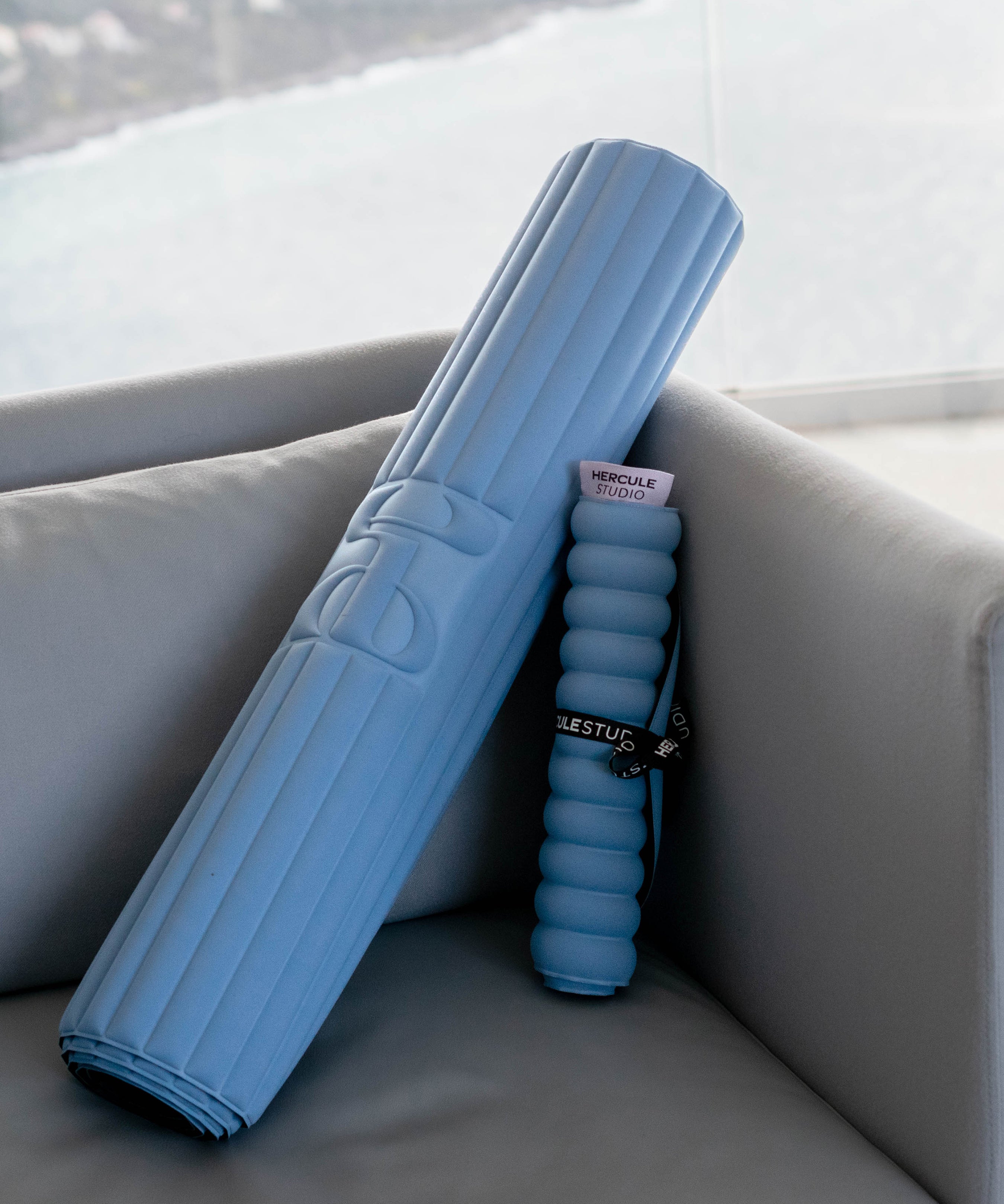 Set Confort avec Tapis de sport Archy de la marque Hercule Studio couleur Blue-jean et mini tapis de sport Galé couleur Blue-jean photo lifestyle