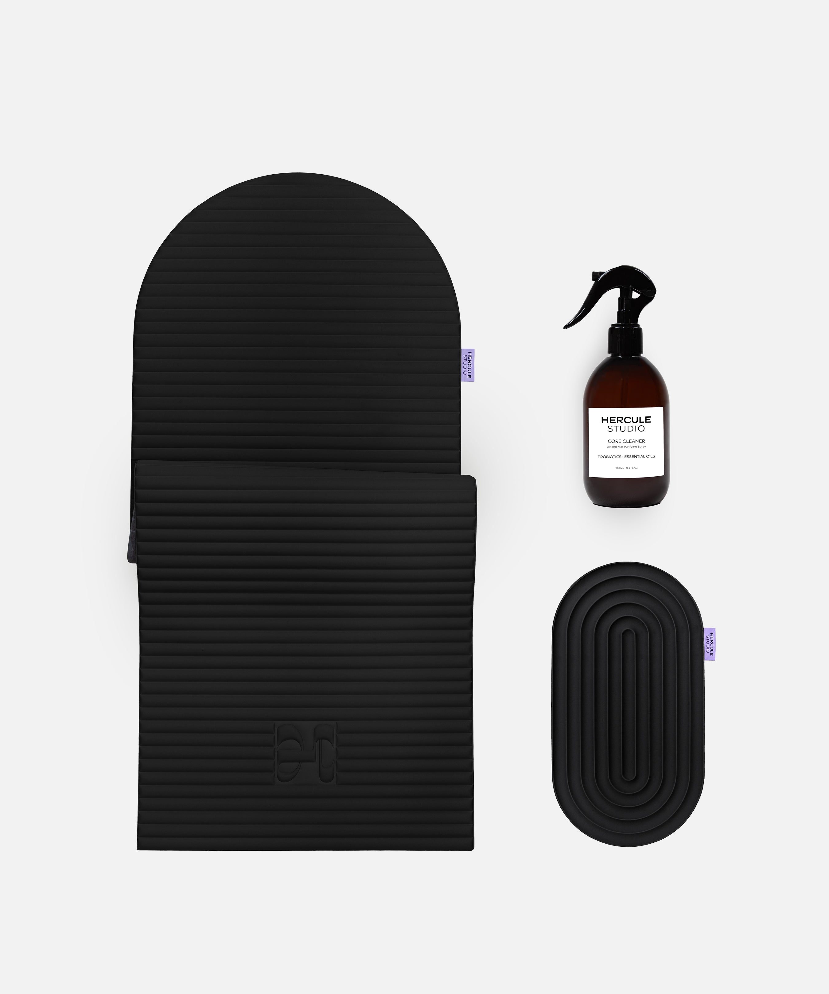 Set sport essentiel Hercule Studio noir outrenoir réunissant tapis Archy premium, pad de confort Galé ergonomique et spray assainissant pour tapis de yoga et fitness, solution complète Pilates Reformer Made in France, vue packshot