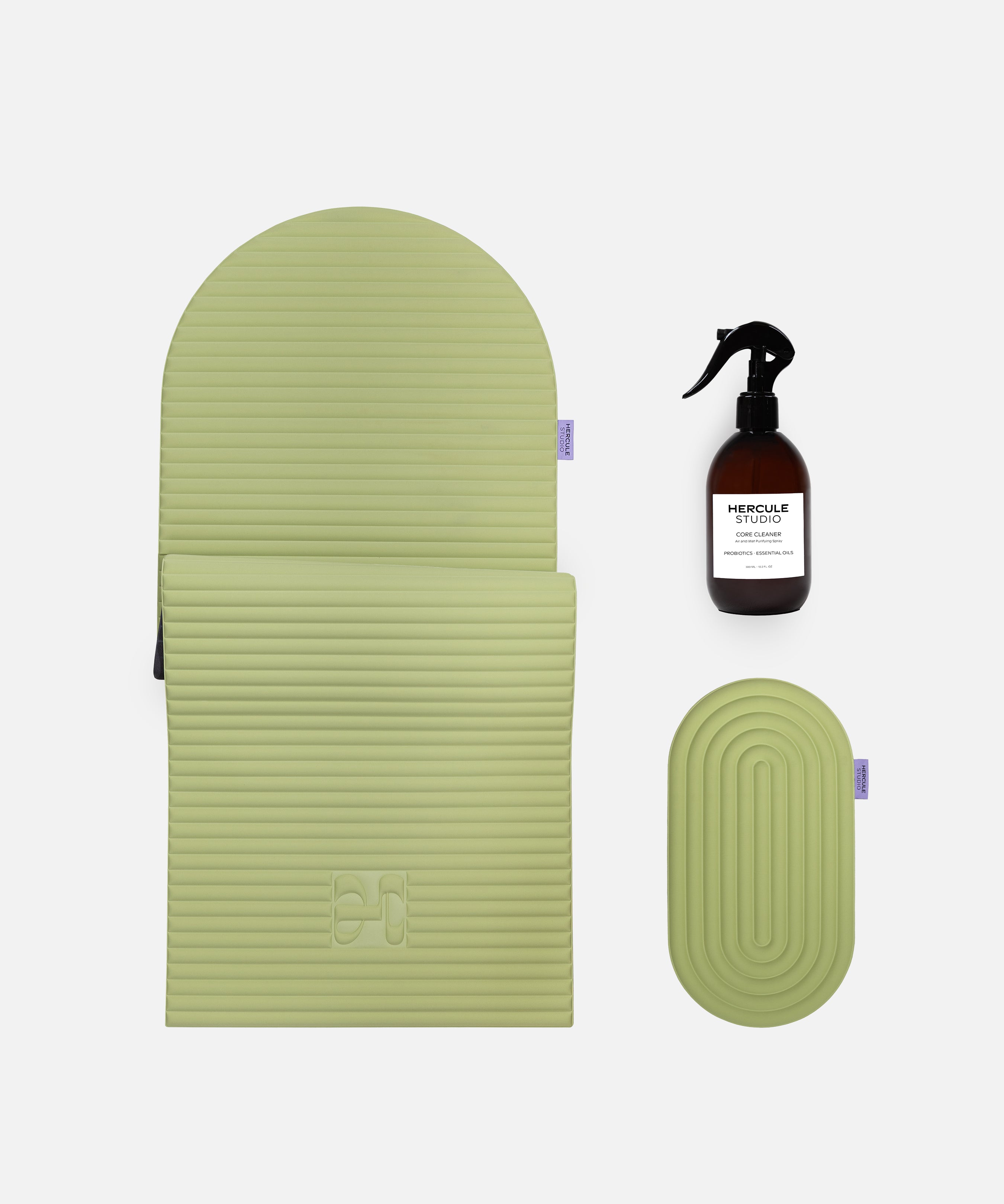 Bundle essentiel Hercule Studio vert clair pistache avec tapis Archy design ergonomique, mini tapis Galé nomade 3-en-1 et spray nettoyant pour tapis de sport, set complet Pilates et étirements fabriqué en France, visuel packshot