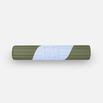 Tapis de sport premium Hercule Studio Archy imprimé kaki et bleu (Axel), tapis de sol fitness lavable en machine et durable, vue roulée