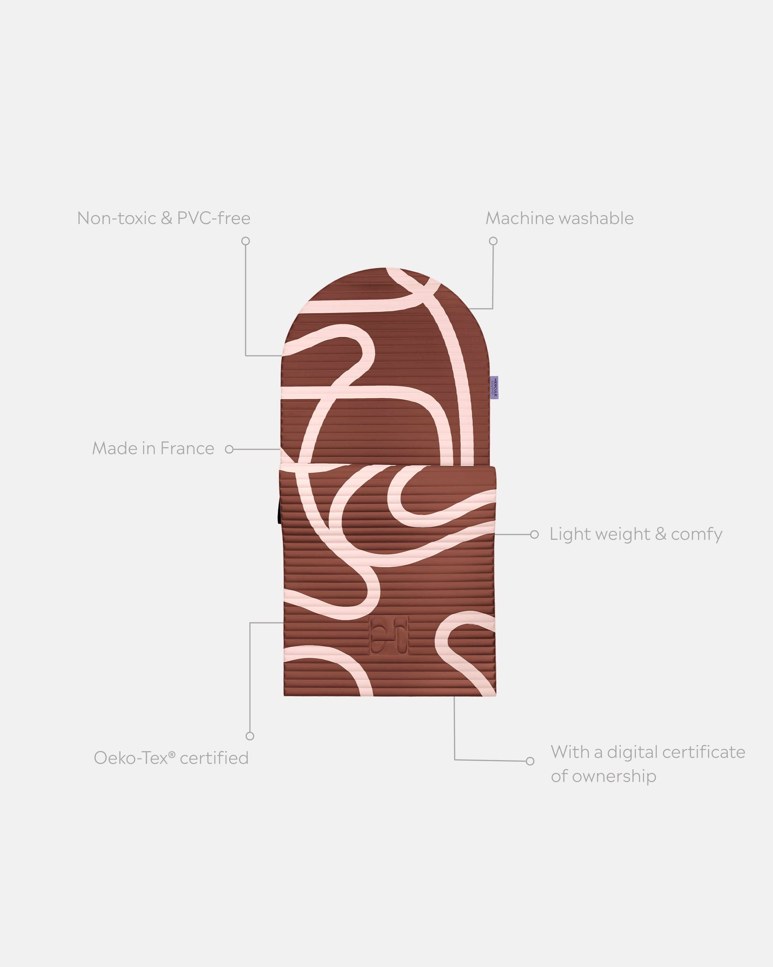 Tapis de sol pour le fitness le yoga et le pilates de la marque hercule studio modèle archy couleur bari choco packshot semi déplié avec éléments de réassurance