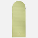 Tapis de sol pour fitness yoga et pilates de la marque hercule studio modèle archy couleur pistache packshot déplié