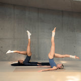 Tapis de sol pour le fitness le yoga et le pilates de la marque hercule studio modèle archy couleur dune photo lifestyle avec mannequin