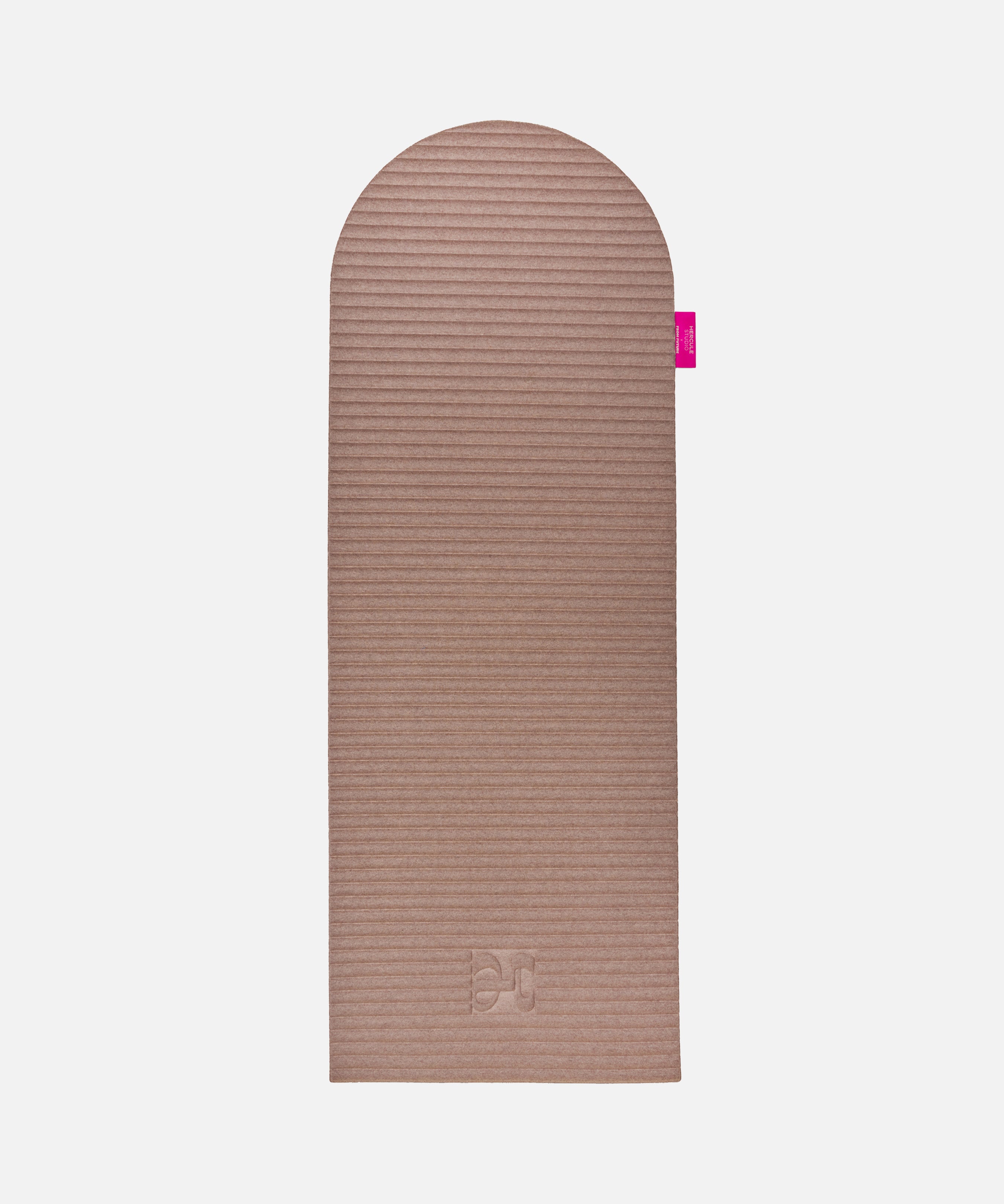 Tapis de sport en édition limitée Hercule Studio x From Future Sandy Brown, tapis de sol fitness en cachemire beige 100 %, design innovant et premium pour pilates, gym et étirements, vue dépliée