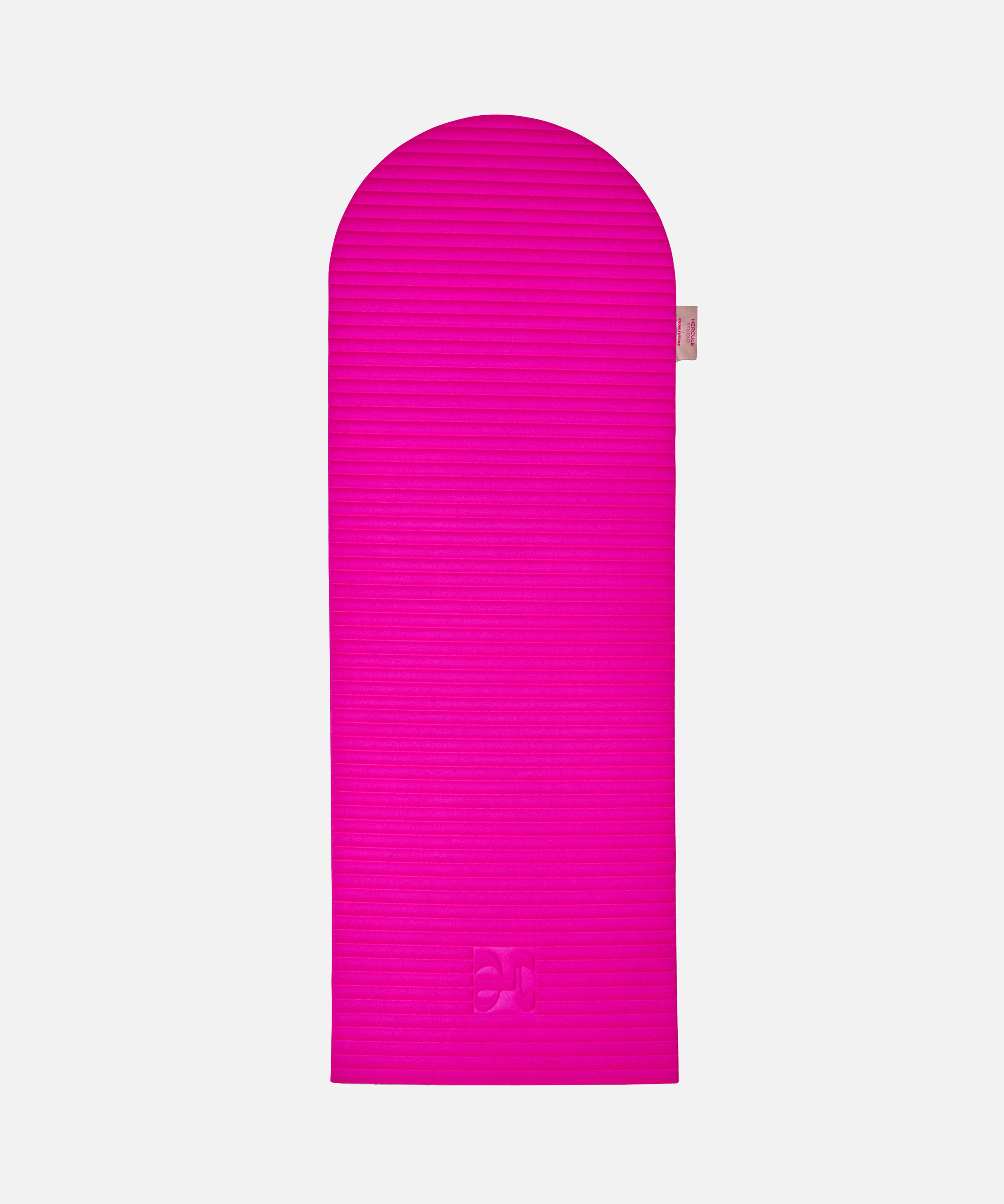 Tapis de sport en édition limitée Hercule Studio x From Future Candy Pink, tapis de sol fitness en cachemire rose fuchsia 100 %, design innovant et premium pour pilates, gym et étirements, vue dépliée