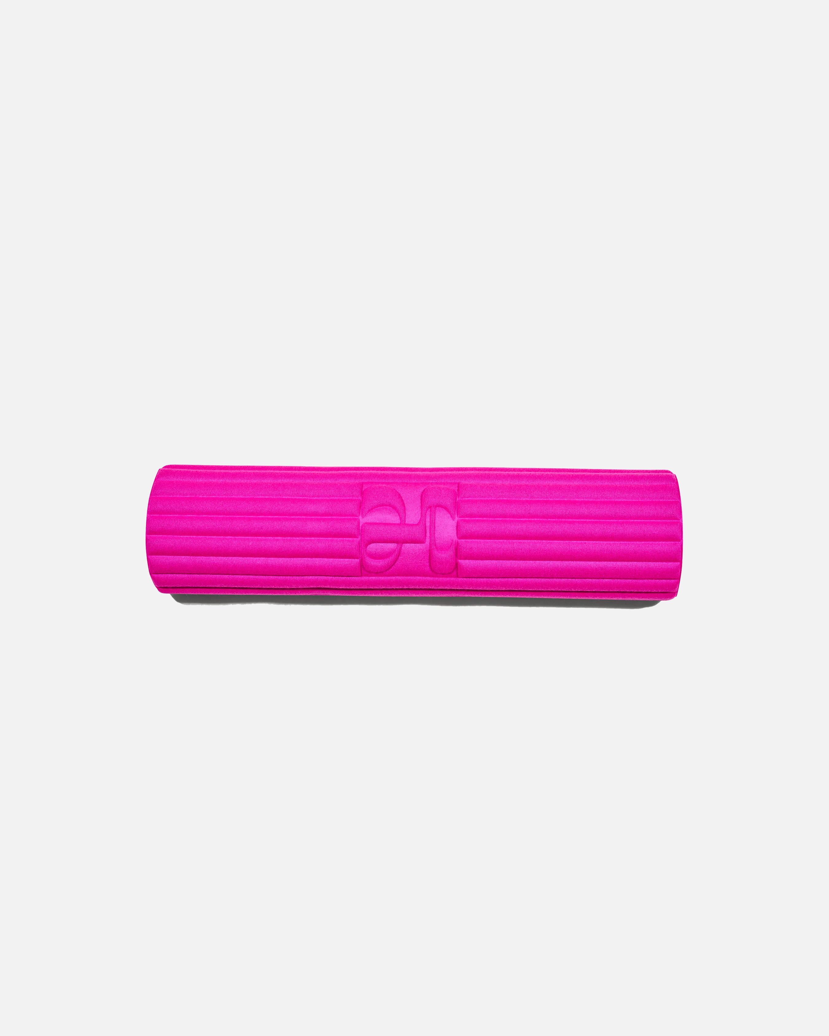 Tapis de sol pour le fitness le yoga et le pilates en cachemire de la marque hercule studio en collaboration édition limitée avec from future modèle archy couleur rose packshot roulé