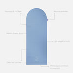 Tapis de sport déplié Hercule Studio Archy bleu (blue-jean), tapis de sol design durable et premium Made in France pour fitness, pilates et étirements, avec annotations montrant les caractéristiques et points de qualité du produit