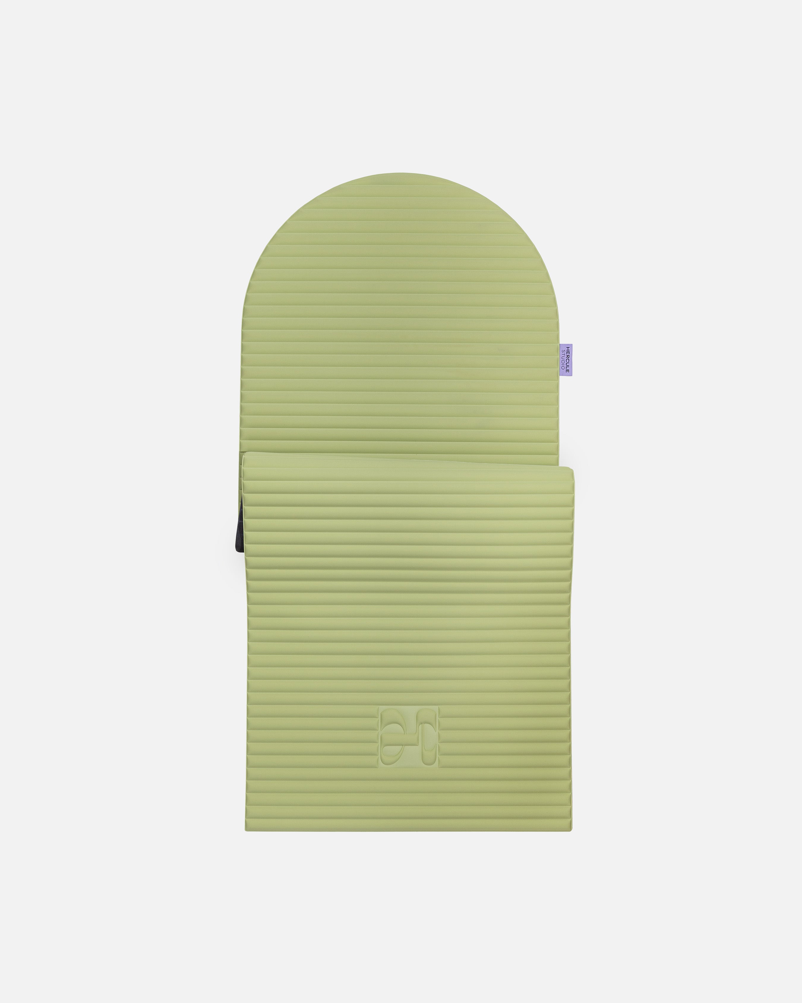 Tapis de sol pour fitness yoga et pilates de la marque hercule studio modèle archy couleur pistache packshot semi déplié
