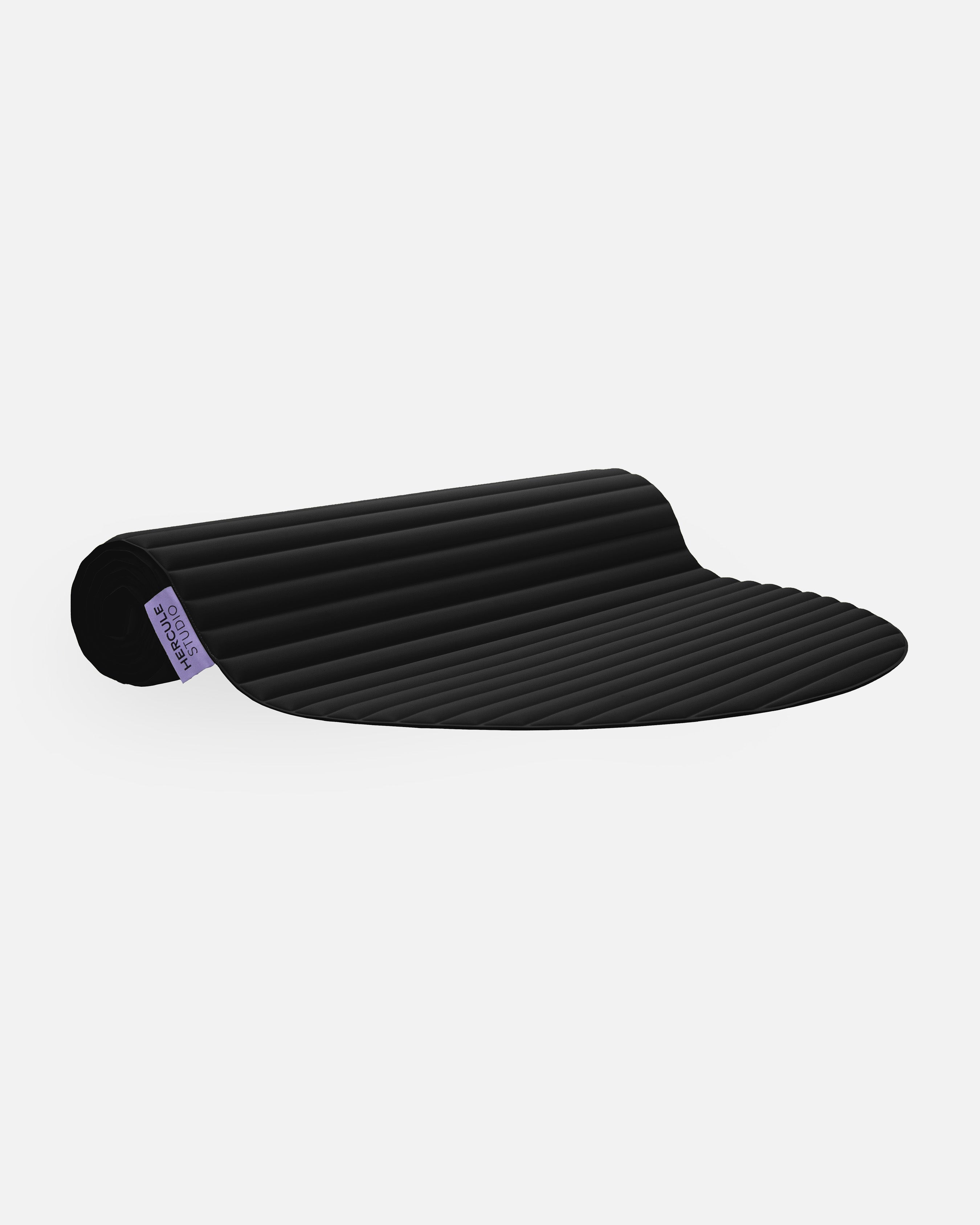 Tapis de sol pour le fitness le yoga et le pilates de la marque hercule studio modèle archy couleur outrenoir packshot semi roulé