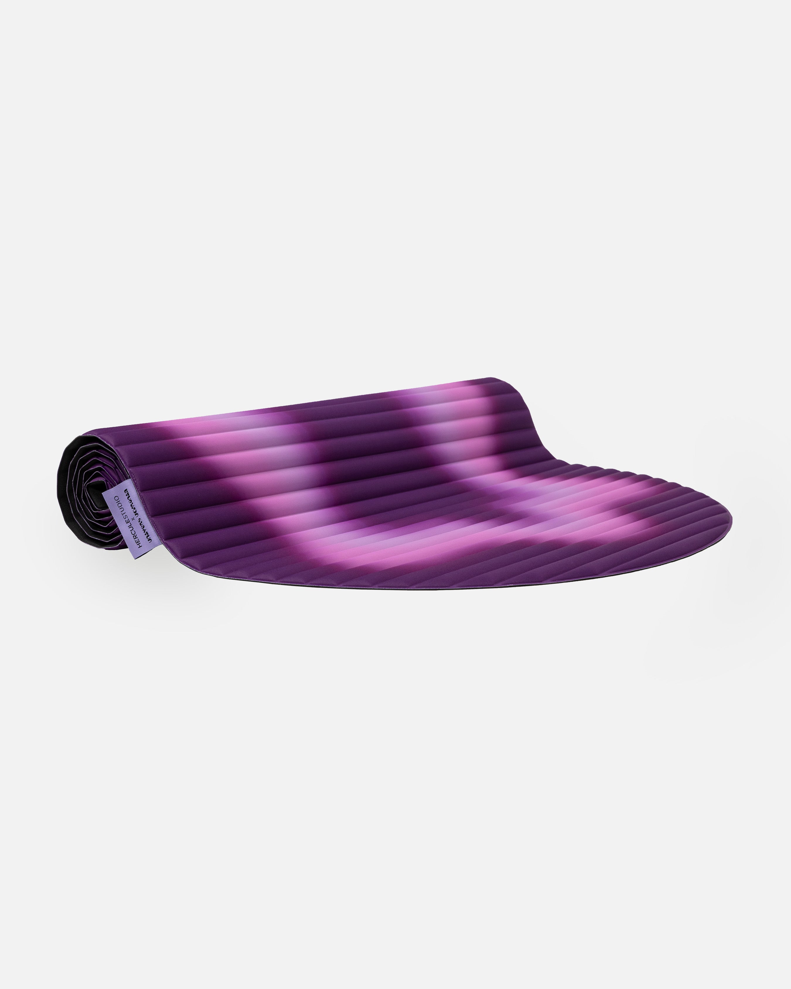 Tapis de sol pour le fitness le yoga et le pilates de la marque hercule studio et uchronia modèle archy imprimé winter packshot semi roulé