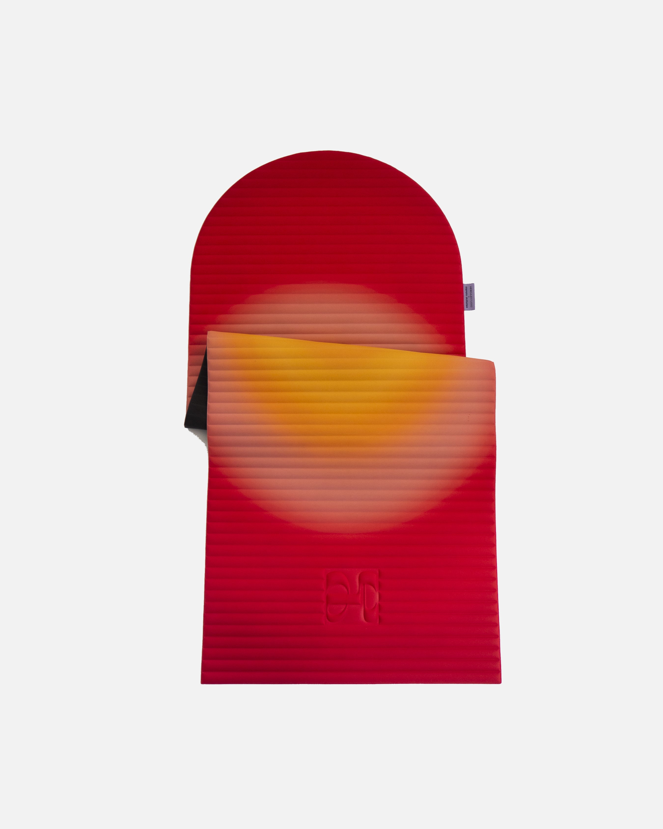 Tapis de sol pour le fitness le yoga et le pilates de la marque hercule studio et uchronia modèle archy imprimé summer packshot semi déplié