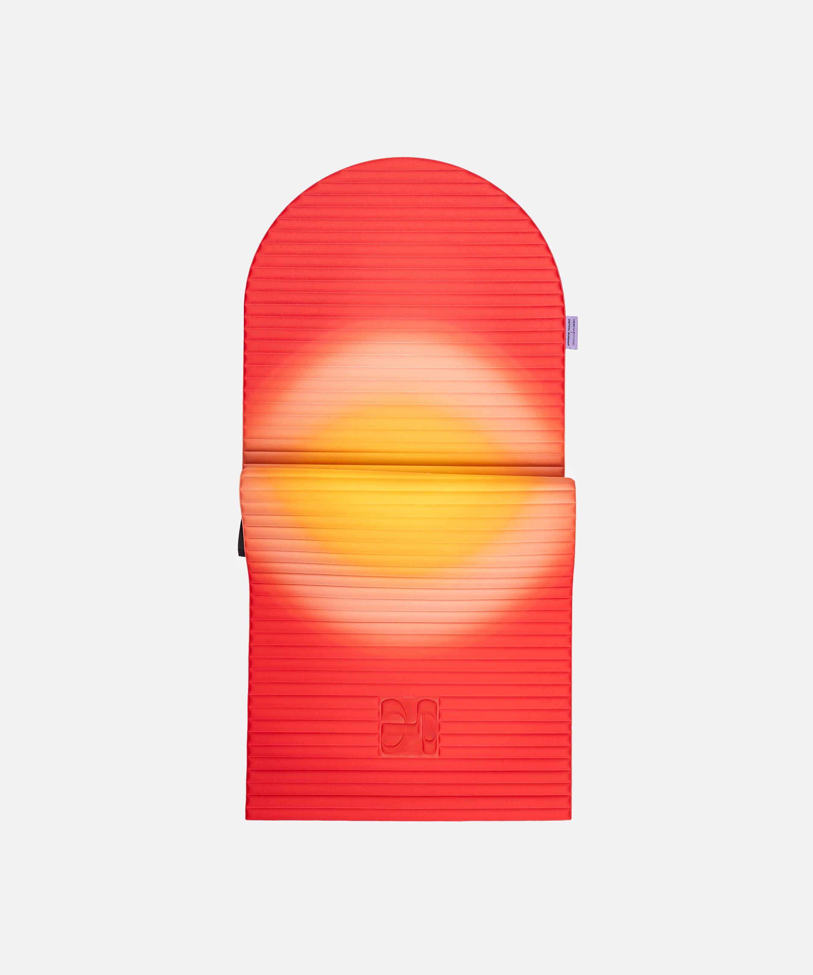 Tapis de sport en forme d’arche Hercule Studio x Univers Uchronia, modèle Archy imprimé rouge et jaune Summer, tapis de sol design durable Made in France pour fitness, pilates et étirements, vue semi dépliée