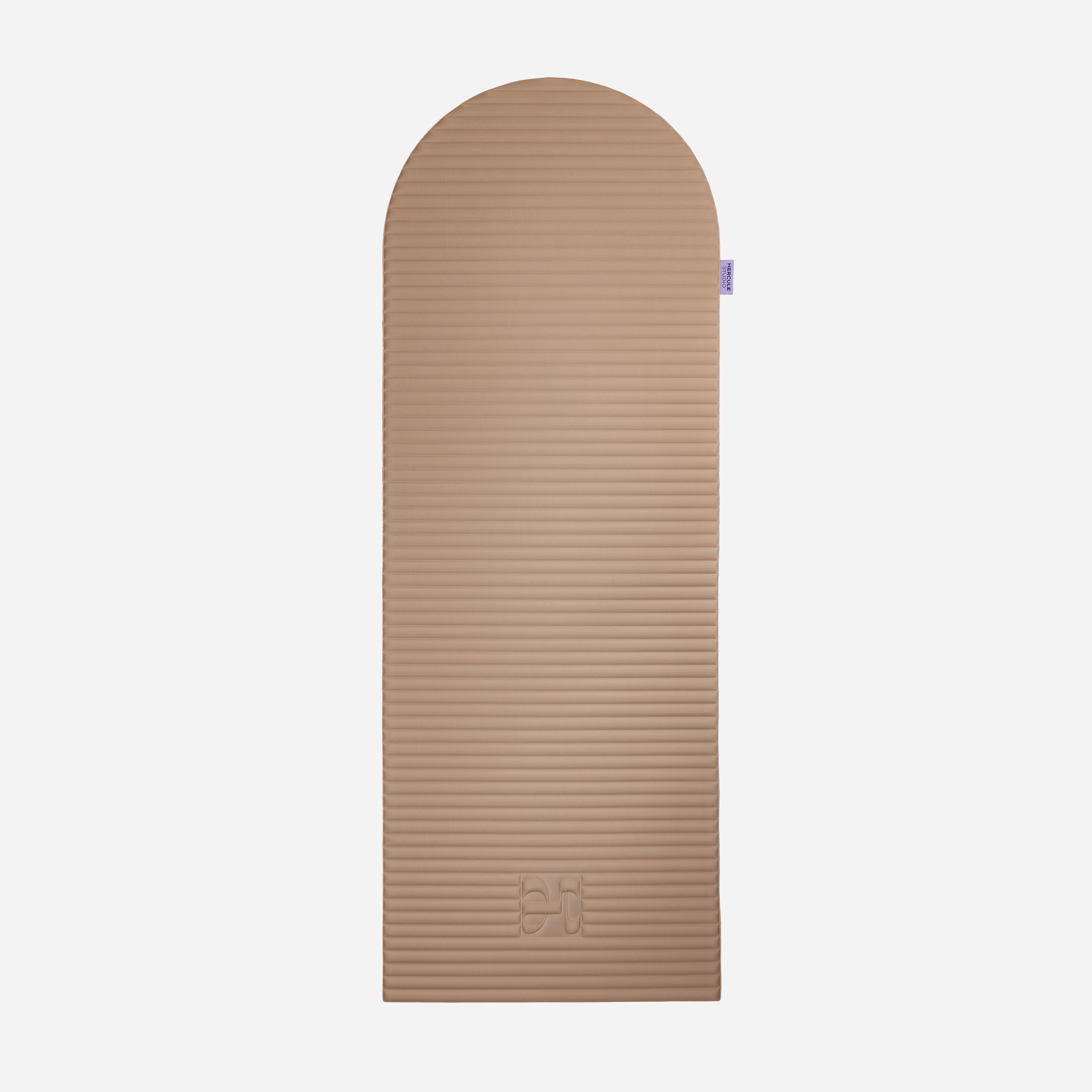 Tapis de sol pour le fitness le yoga et le pilates de la marque hercule studio modèle archy couleur dune packshot déplié