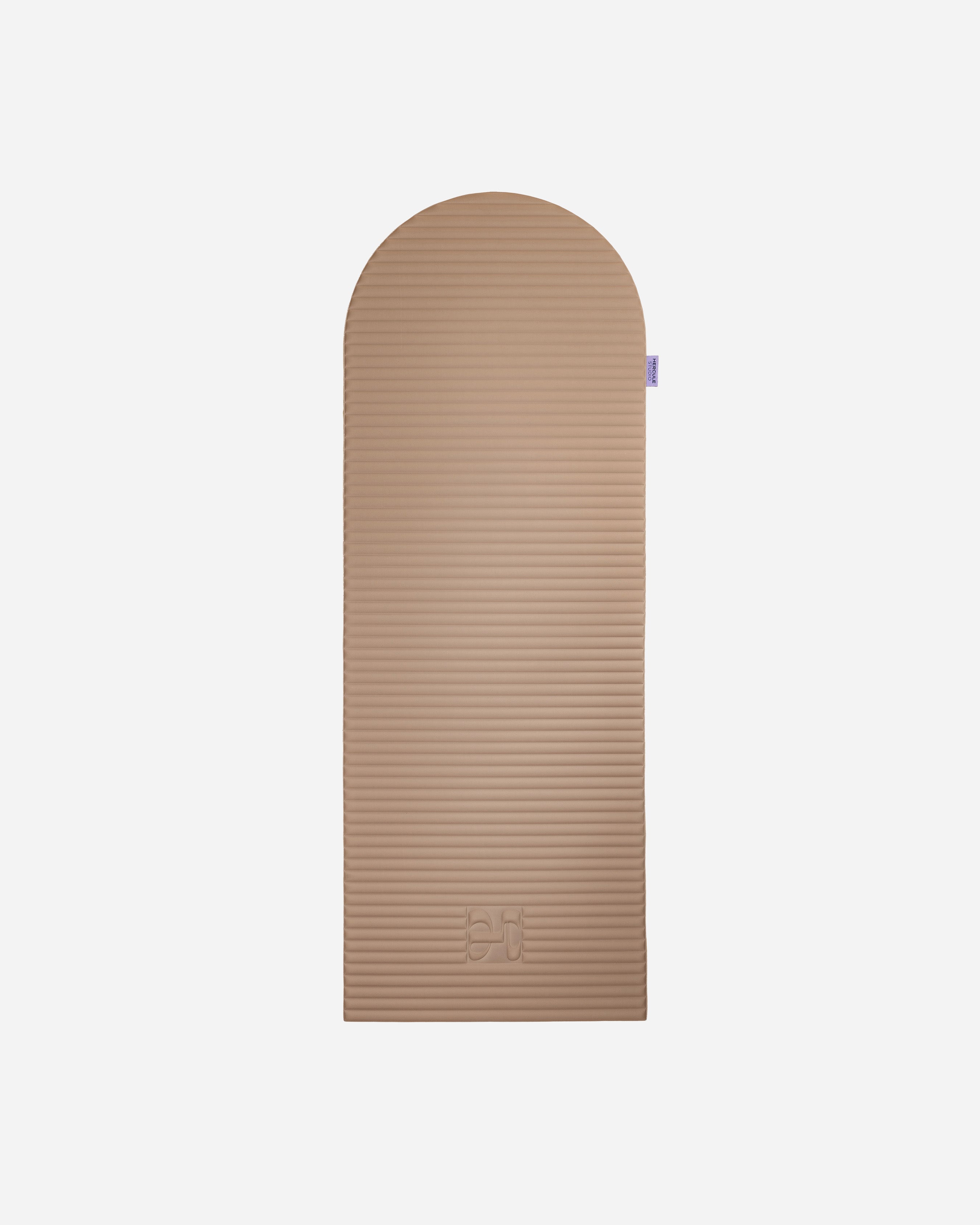 Tapis de sol pour le fitness le yoga et le pilates de la marque hercule studio modèle archy couleur dune packshot déplié