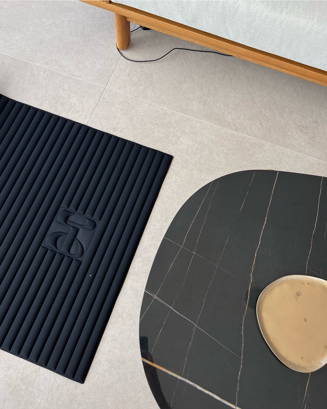 Tapis de sol pour le fitness le yoga et le pilates de la marque hercule studio modèle archy couleur outrenoir photo du tapis zoomé