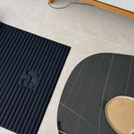 Tapis de sol pour le fitness le yoga et le pilates de la marque hercule studio modèle archy couleur outrenoir photo du tapis zoomé
