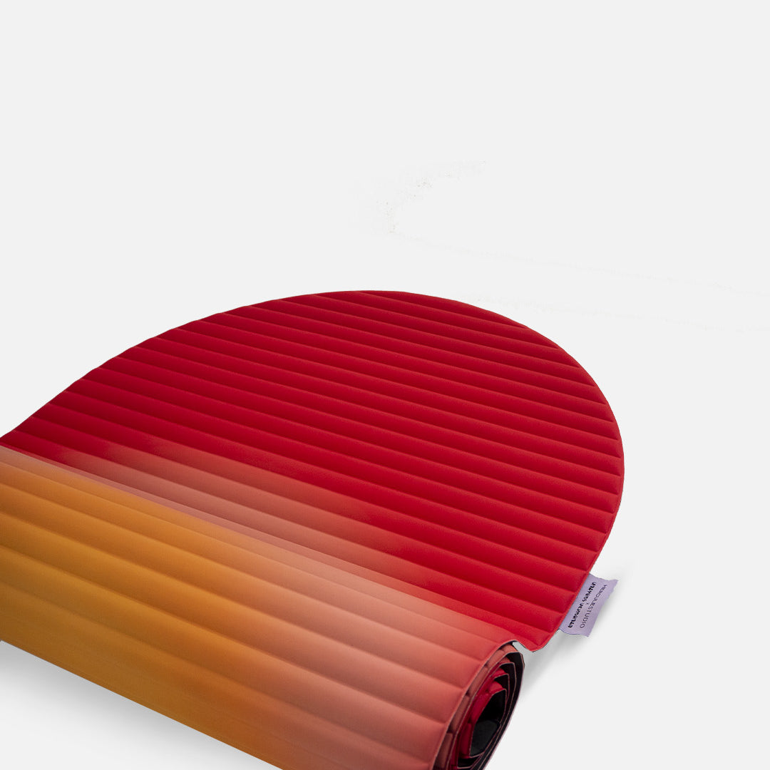Tapis de sol pour le fitness le yoga et le pilates de la marque hercule studio et uchronia modèle archy imprimé summer packshot semi roulé