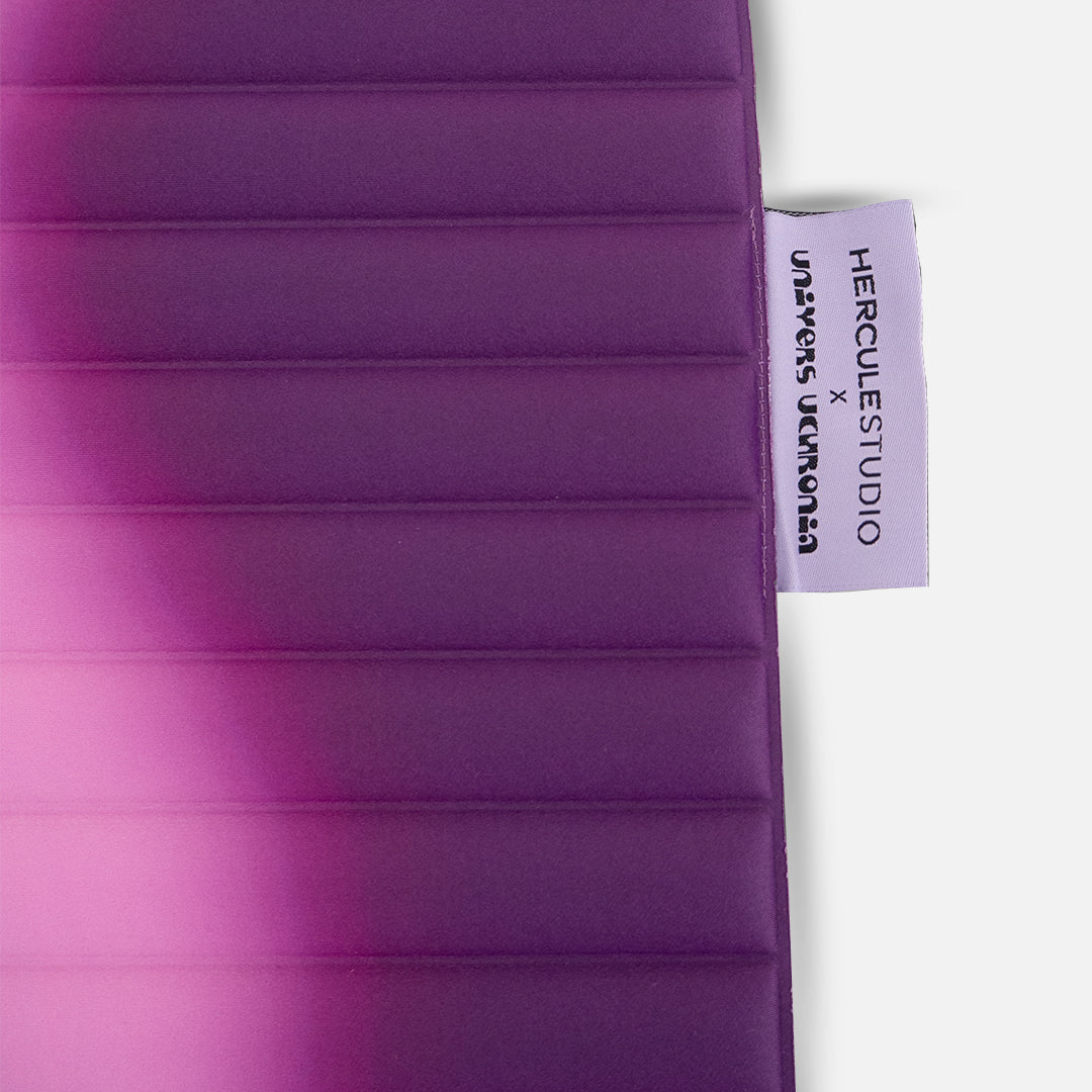 Tapis de sol pour le fitness le yoga et le pilates de la marque hercule studio et uchronia modèle archy imprimé winter packshot zoom sur l'étiquette