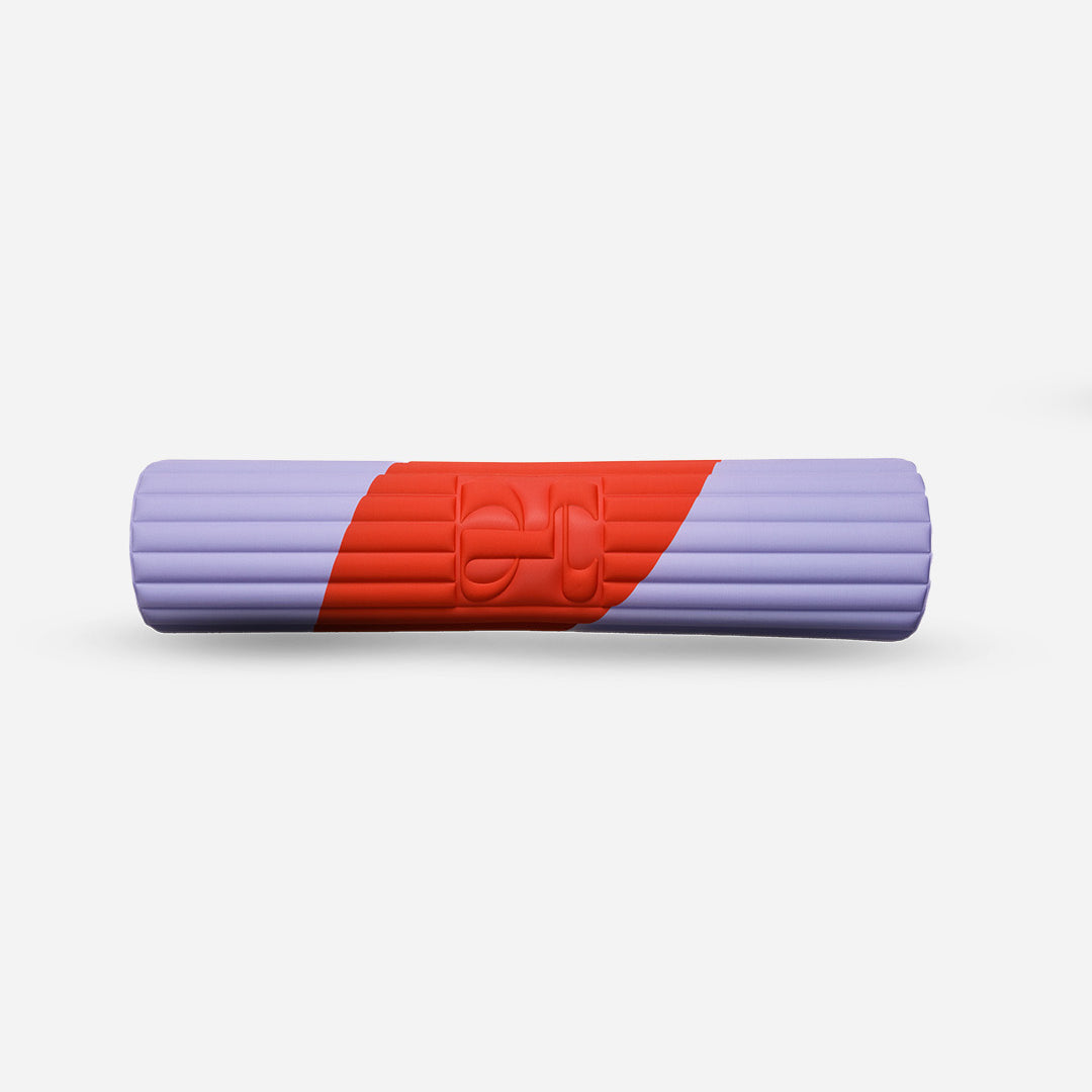 Tapis de sol pour le fitness le yoga et le pilates de la marque hercule studio modèle archy couleur imprimé axel rouge orangé packshot du tapis roulé