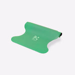Tapis de sol pour le yoga de la marque hercule studio modèle mar couleur golf green packshot semi roulé