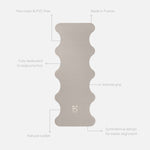 Tapis de sol pour le yoga de la marque hercule studio modèle mar couleur greige packshot déplié avec éléments de réassurance