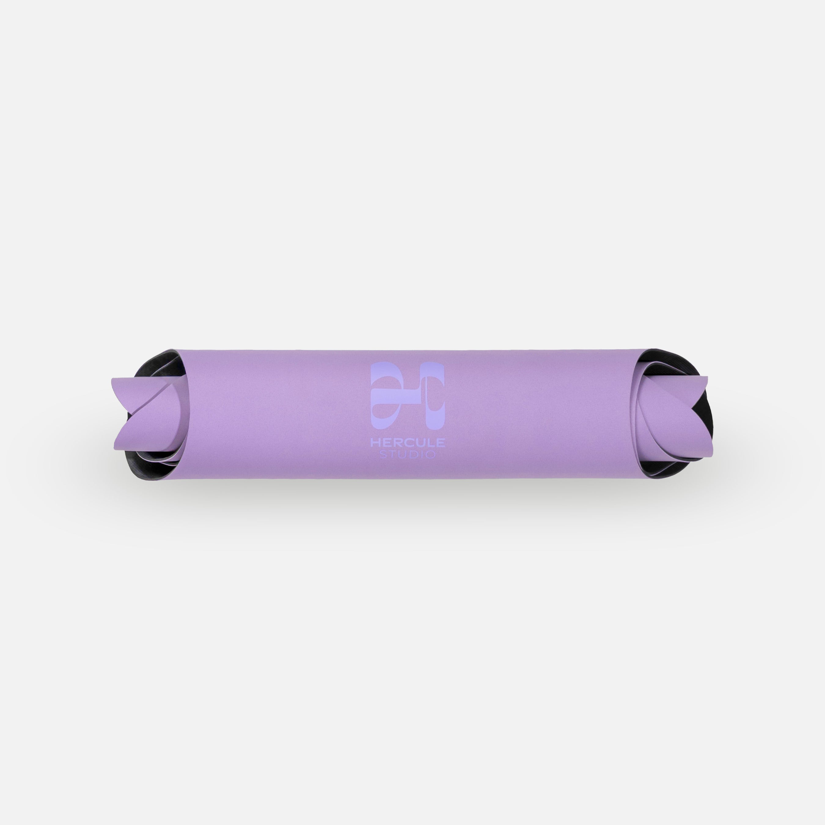 Tapis de sol pour le yoga de la marque hercule studio modèle mar couleur lavande packshot roulé