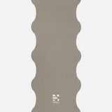 Hercule Studio Greige yoga mat unrolled, beige-grey color, natural rubber PVC-free, high grip for a zen practice