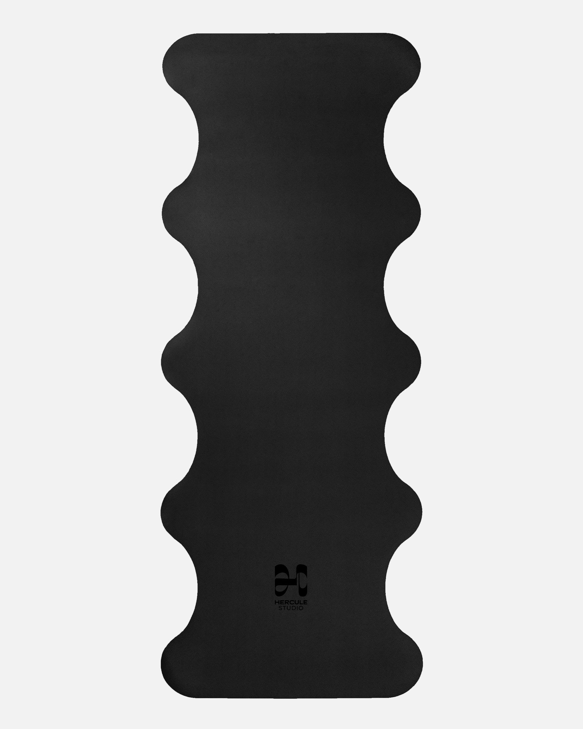 Hercule Studio Midnight Black yoga mat unrolled, natural rubber PVC-free, strong grip for vinyasa and hatha sessions
